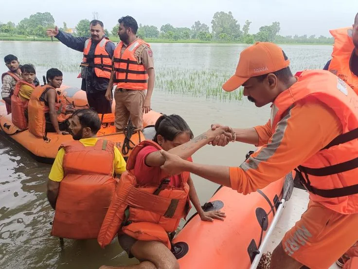 Ramgarhia Sabha community volunteers on ground during Punjab floods 2025